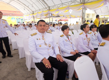 เข้าร่วมพิธีเสกนำพระพุทธมนต์ศักดิ์สิทธิ์และพิธีเวียนเทียนสมโภชน้ำพระพุทธมนต์ศักดิ์สิทธิ์ เพื่อใช้ในงานเฉลิมพระเกียรติพระบาทสมเด็จพระเจ้าอยู่หัว ... พารามิเตอร์รูปภาพ 12